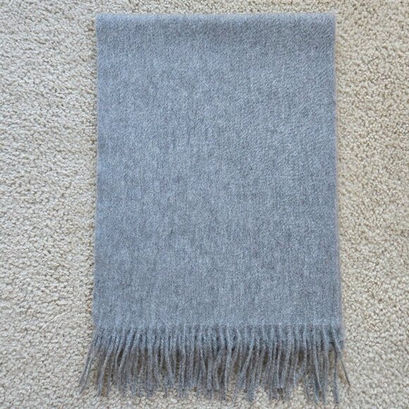 NWOT Grey Cashmere Fringed Scarf - Picture 7 of 11